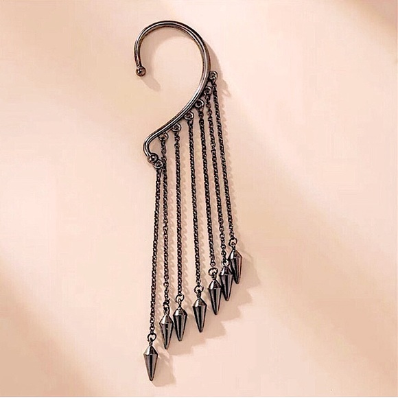 ⚜️[𝟯/$𝟮𝟴]⚜️Gun Color Tassel Single Wrap Earring NEW - Picture 4 of 6
